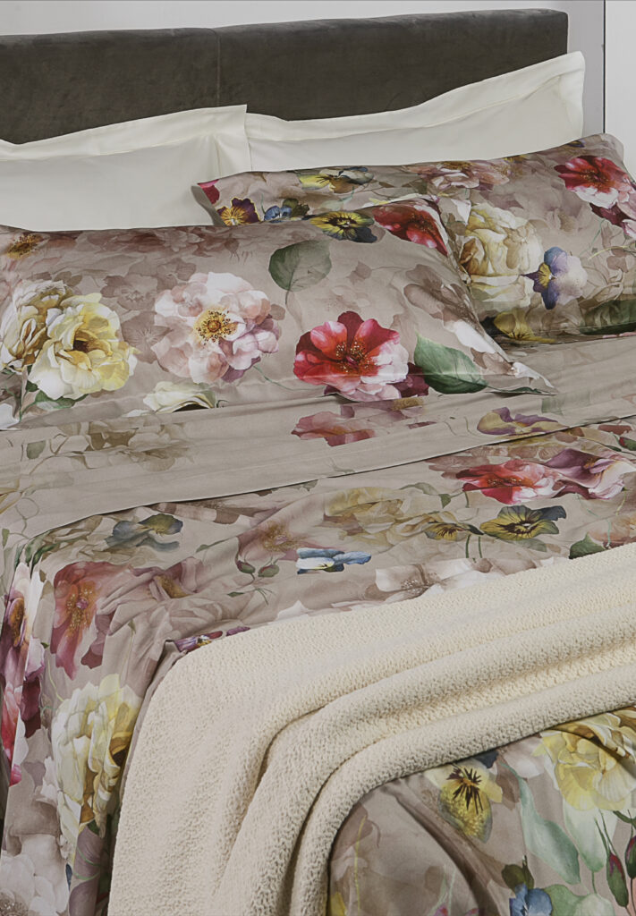 Mirabello lenzuolo copriletto Bloom Cascade fondo beige